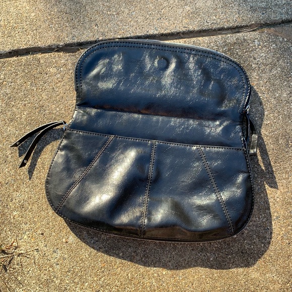 EUC Black Nine West Fold over, expanding clutch - Picture 2 of 8